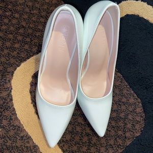 Point toe stiletto court heels